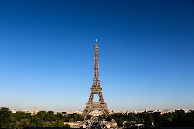 Foto da Torre Eiffel ilustrando o conteúdo sobre a Paris que nunca te contaram